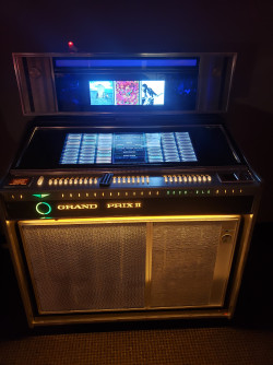 The Pinball and Jukebox Guy